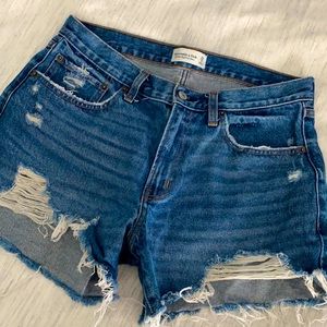 Abercrombie and Fitch Mid Rise Boyfriend Short SZ 8